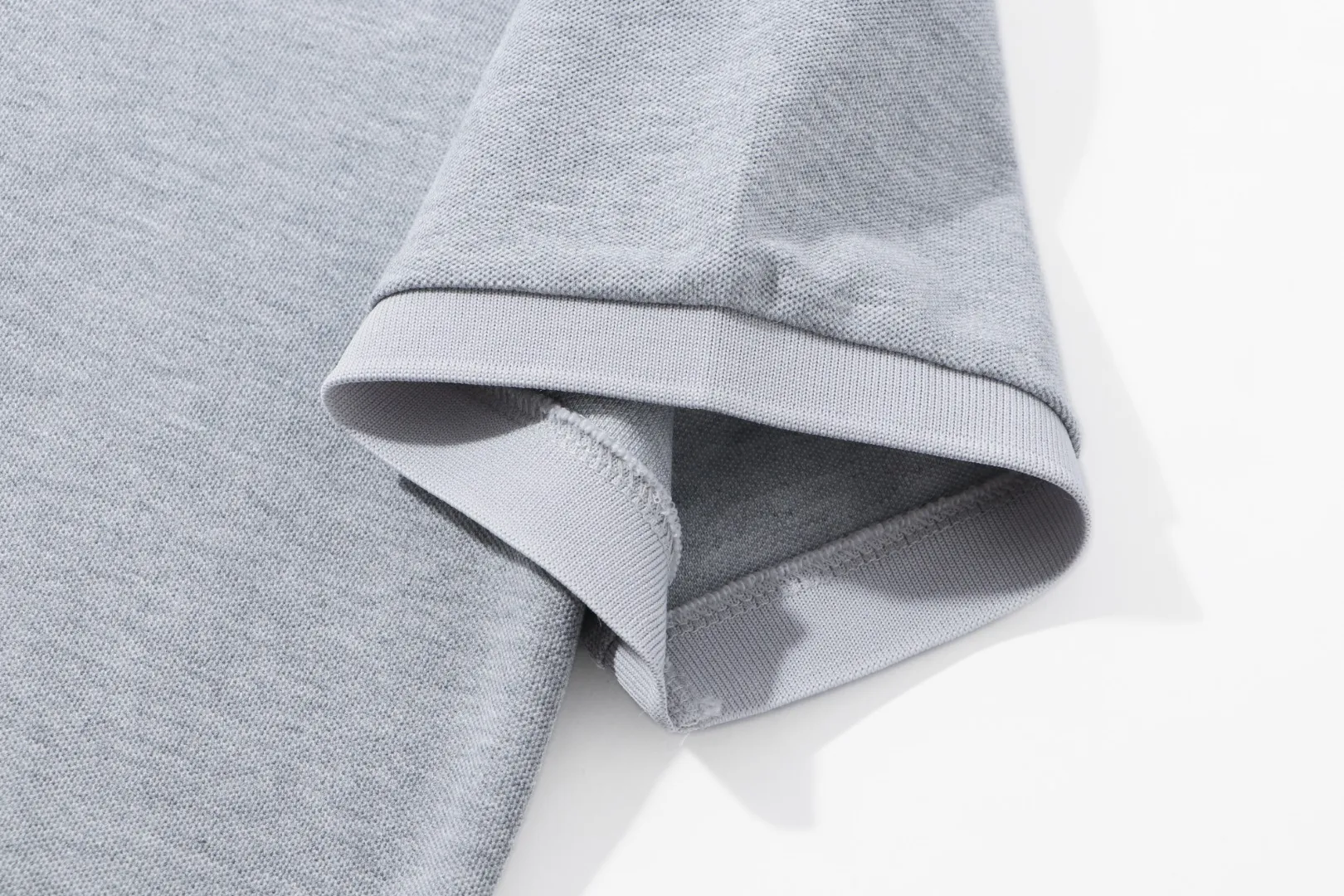 ：RL 002# Ralph Lauren polo T Same Style Size：XS-XL ： White Blue Gray Dark Gray Khaki Green Navy Blue Navy Blue Black Black Pink Classic Quality Classic ！ ！ polo T Classic ！ Same Style！ Quality ！ Size：XS S M L XL ：104/112/116/118/122 ： 66/68/70/72/74 ：44/46.5/48/49.5/51 ：21.5/22.5/23.5/25/26